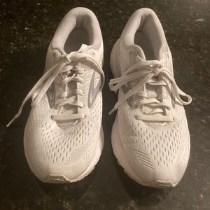 Brooks, Adrenaline GTS 19, women’s, white, size 6.5